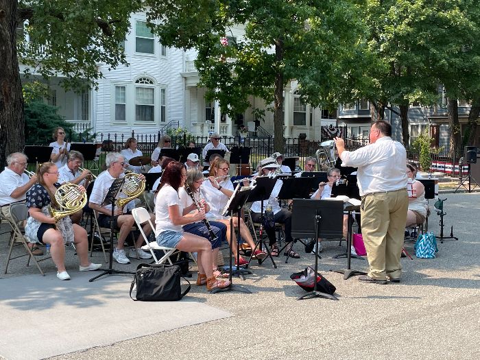 musicians performing in Murphysburg